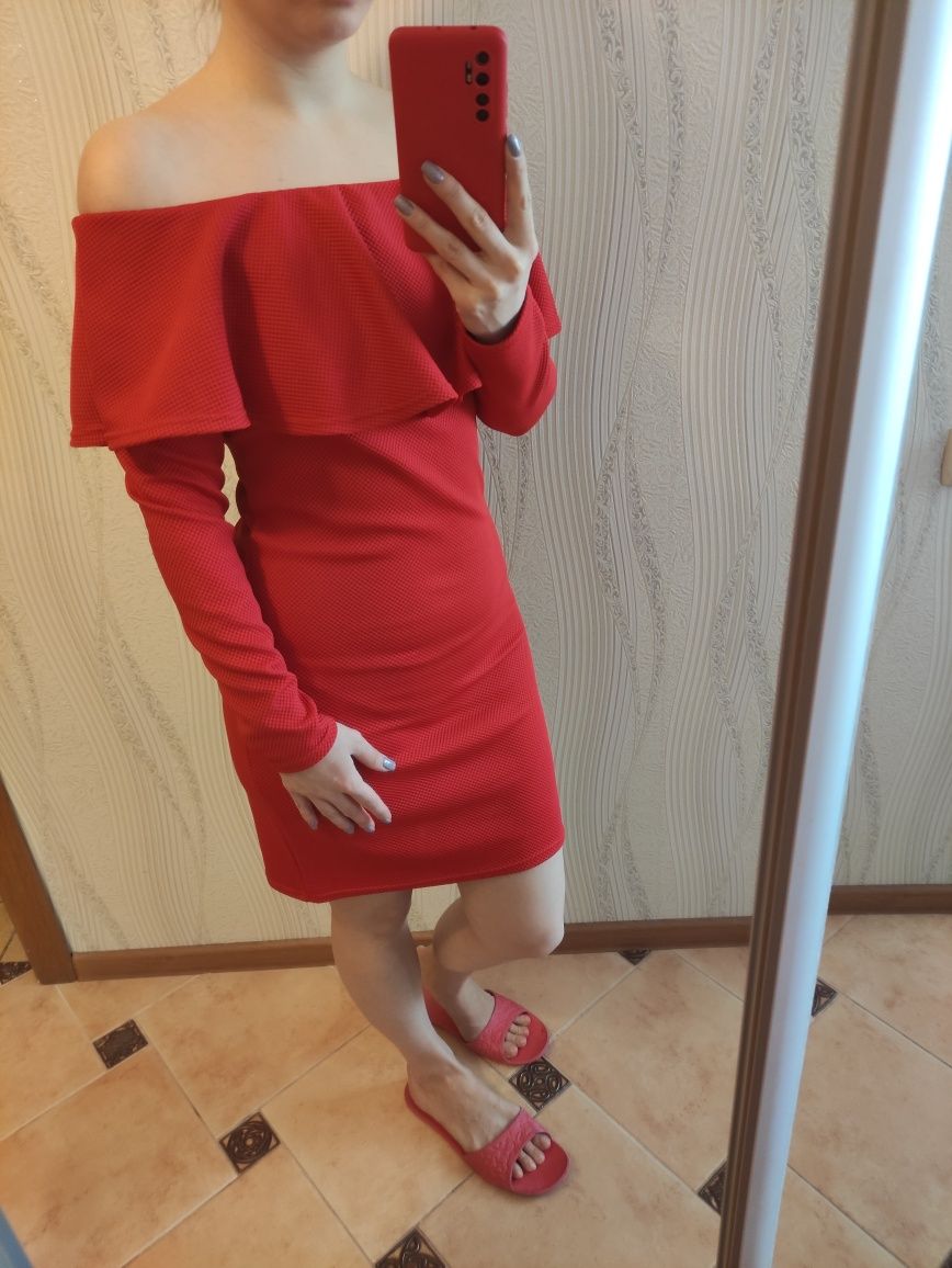 Новое платье, размер М(44)