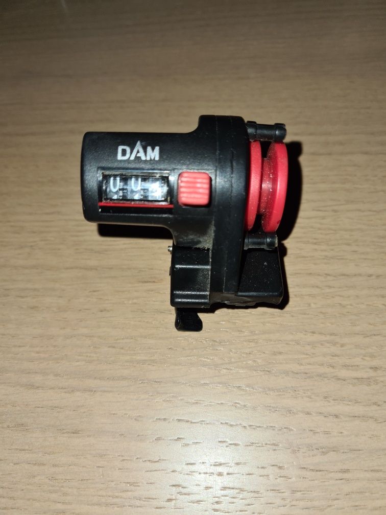 Multiplikator DAIWA SEALINE SG47LC3B na lewą rękę + gratis.
