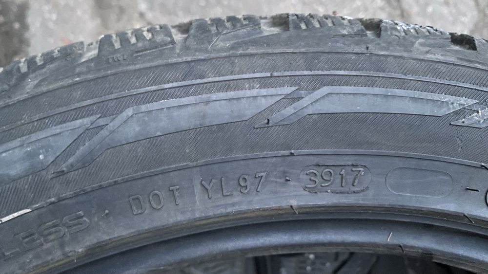 Шини зимові Nokian Hakkapeliitta R2 235/45R18