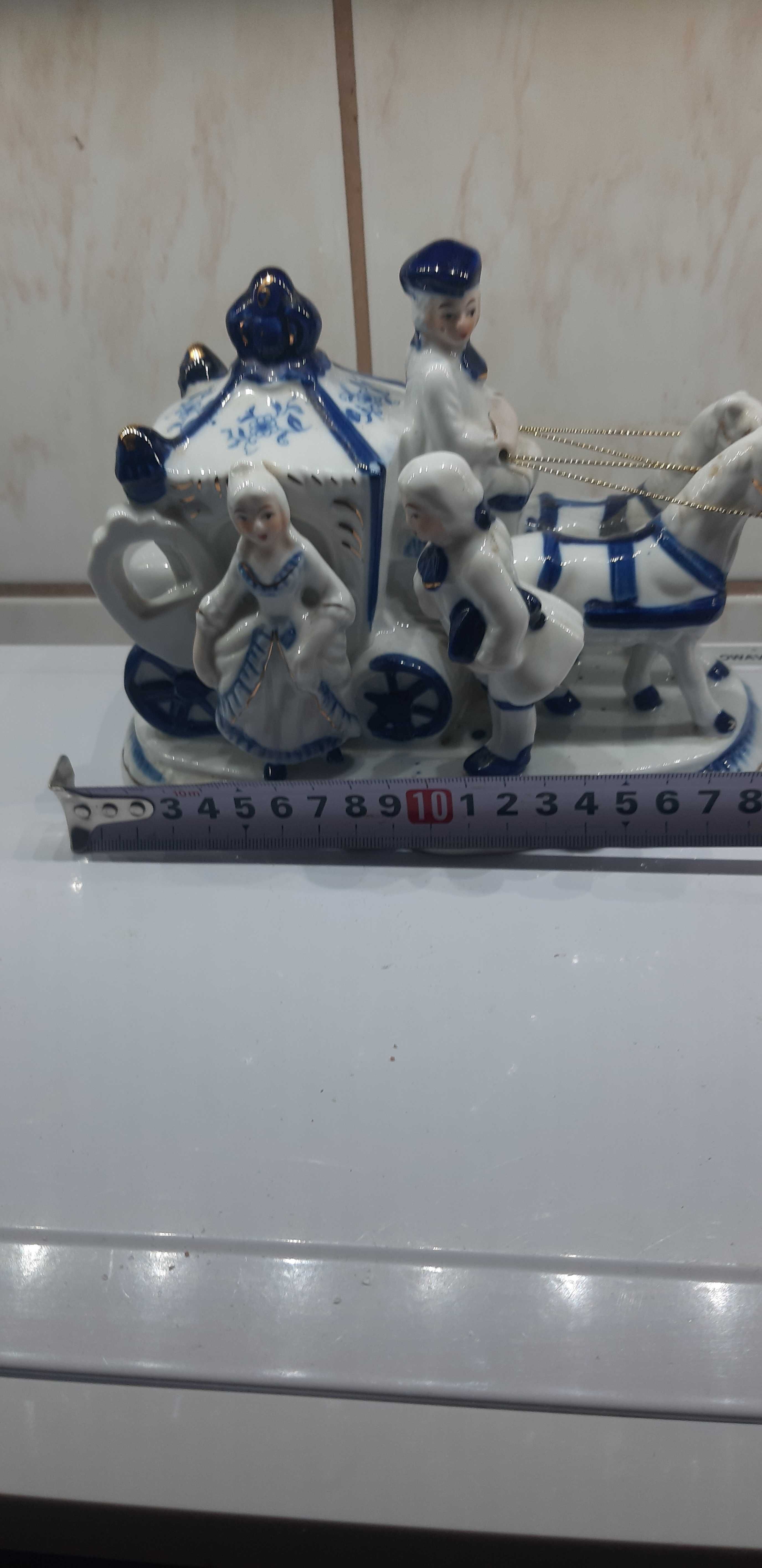 Фарфорова статуетка Карета