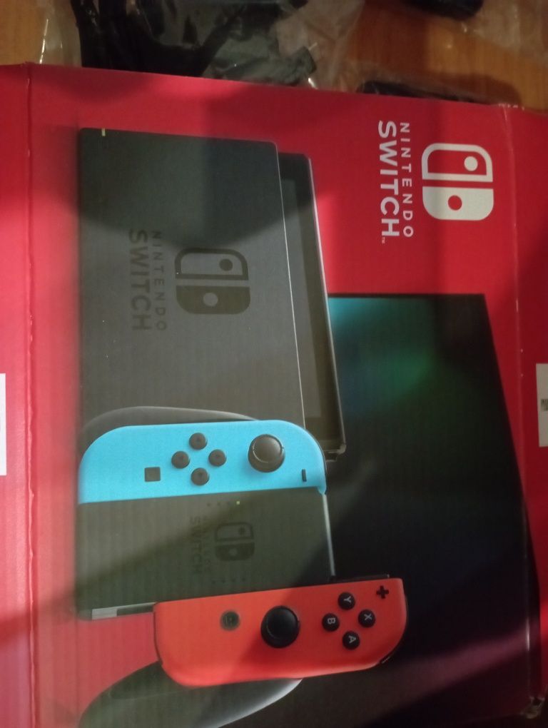 продам игровую консоль Nintendo Switch 15.8 cm (6.2") 32 GB Touchscree