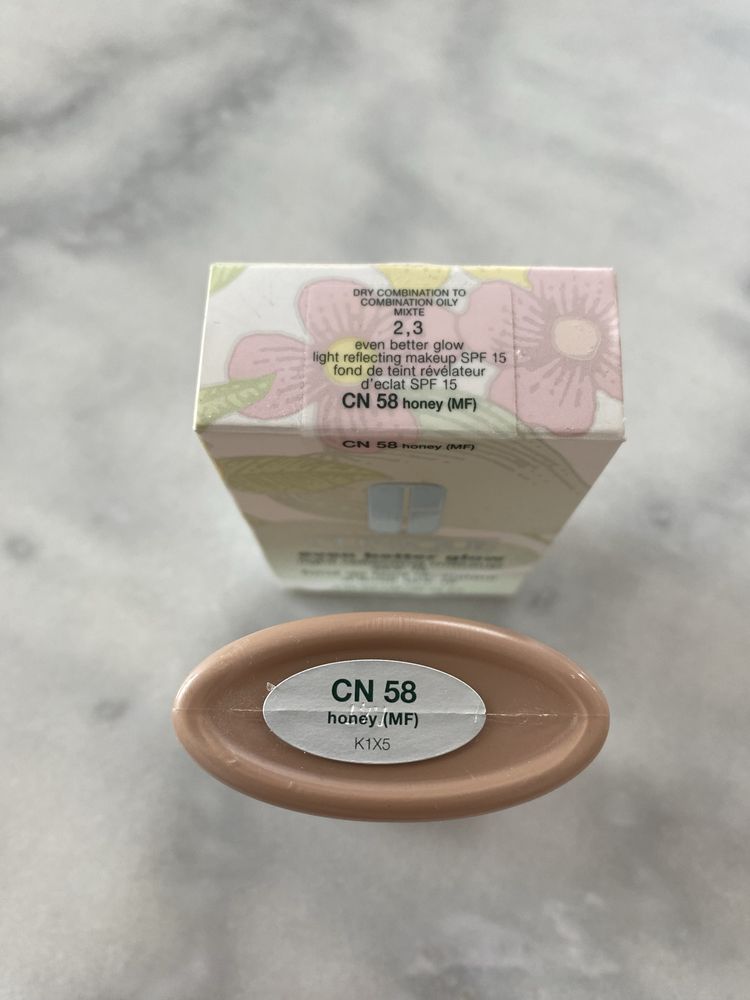 Podkład fluid Clinique Even Better Glow SPF 15 Honey