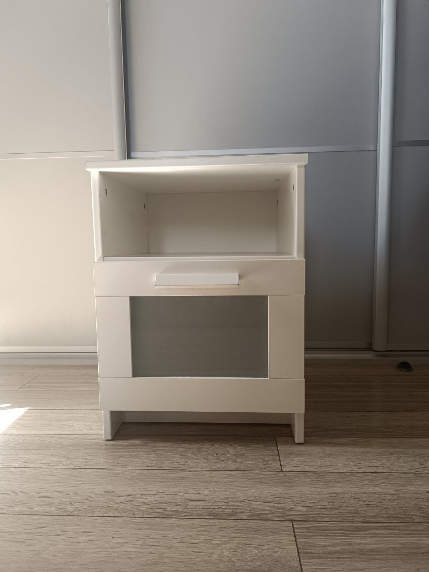 Sprzedam meble IKEA- komoda, szafka nocna