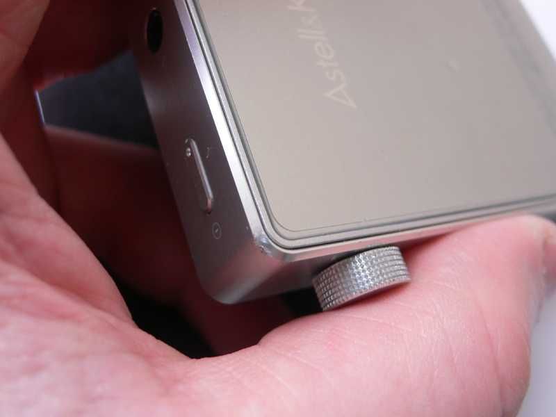 Odtwarzacz przenośny MP3 Hi-FI 24bit Astell&Kern AK100 Silver Limited