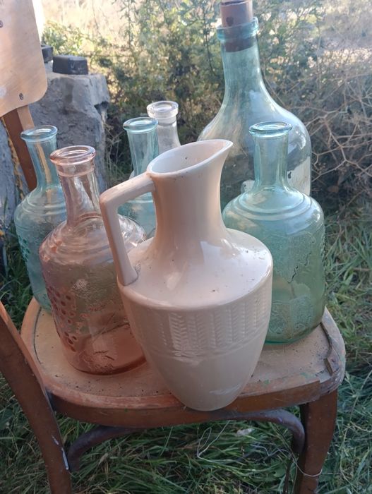 Продаются графины под вино, времён СССР с узором винограда и без.