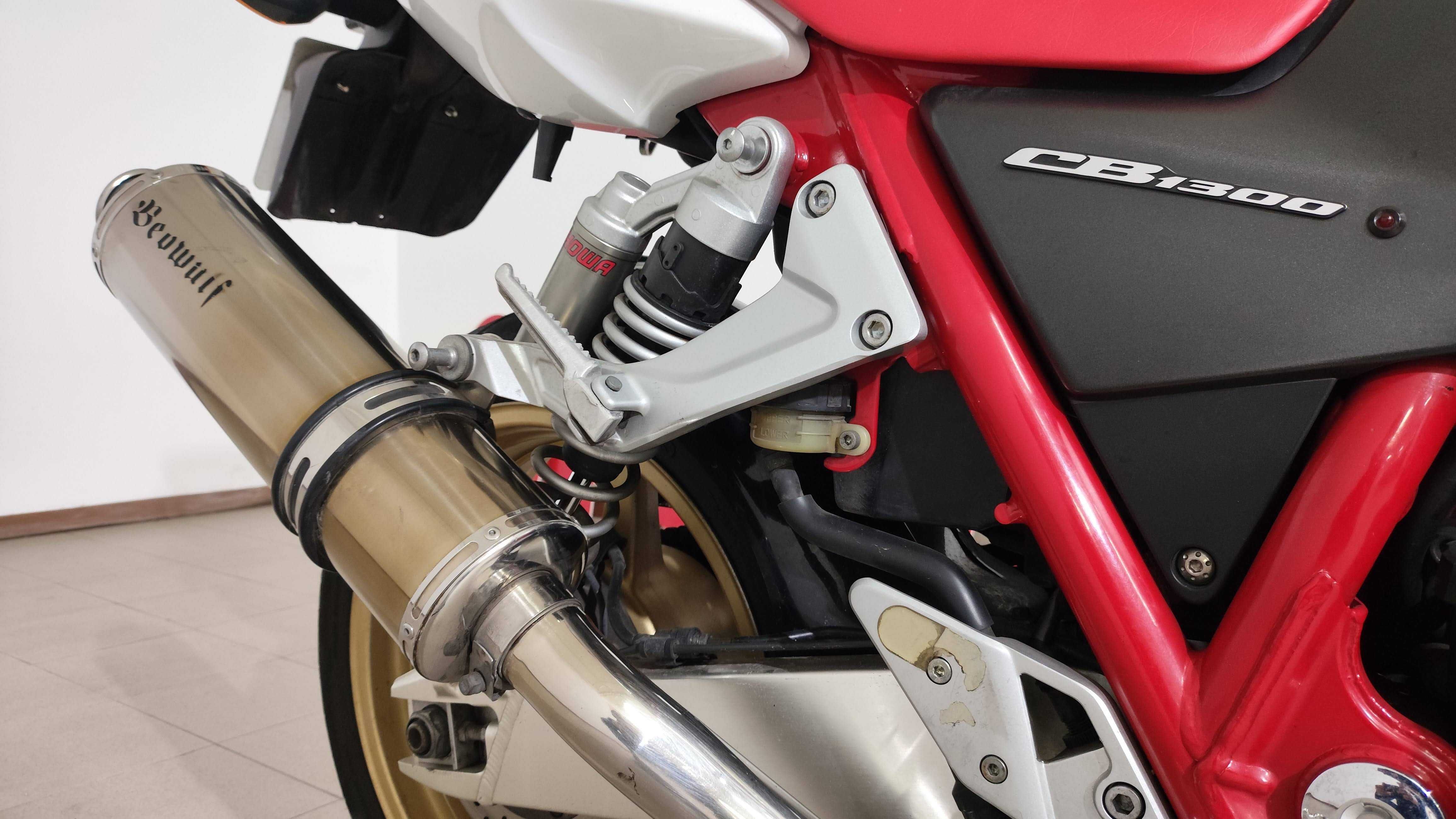 Honda CB CB1300SA "Red Frame"