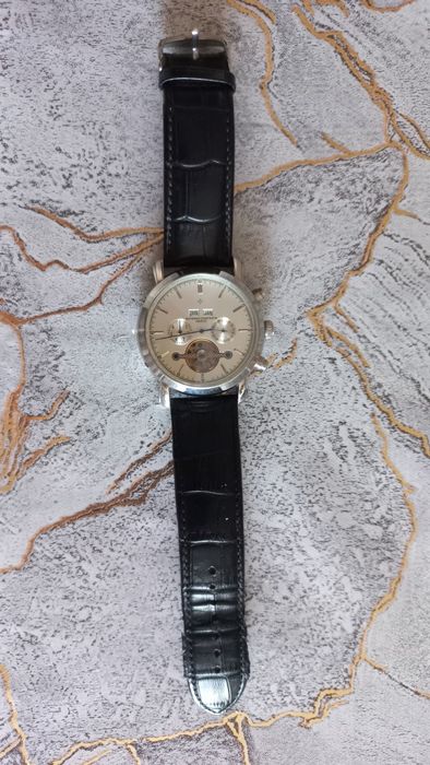 Продам годинник наручний