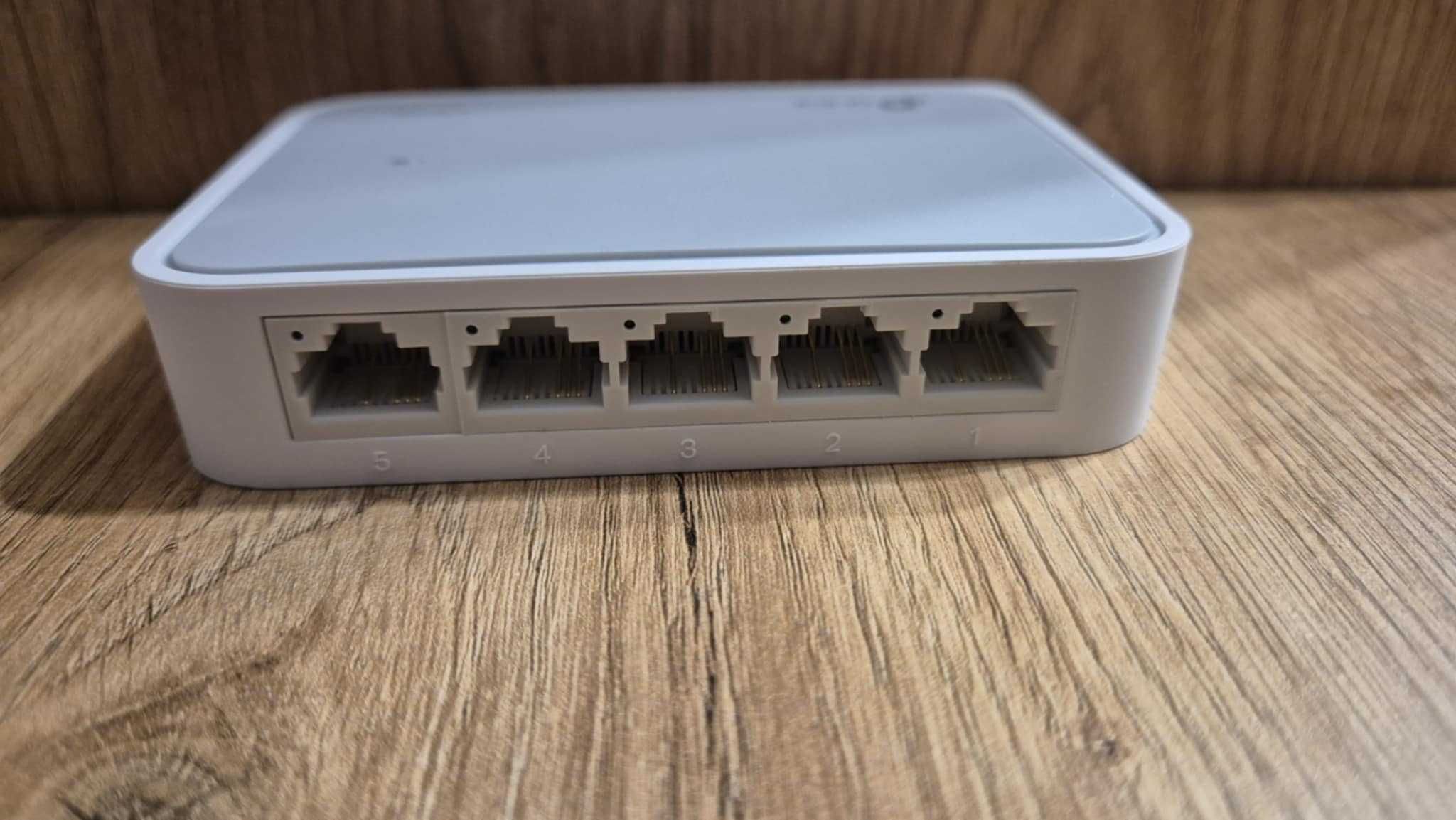 Switch TP-Link SF1005D