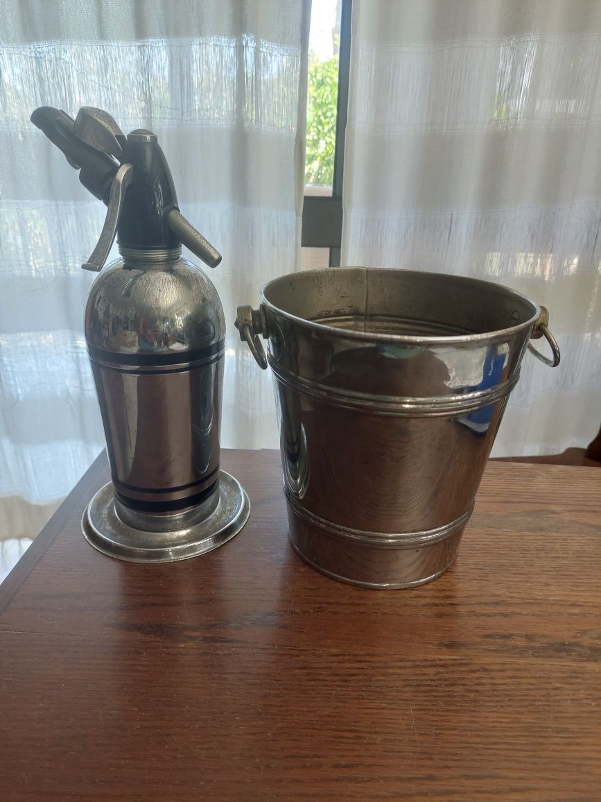 Garrafa de soda e balde  gelo em inox.Peças de coleçao.