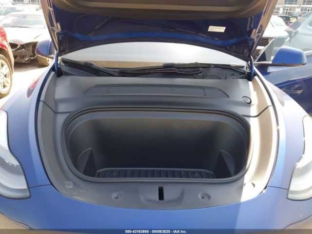 Tesla Model Y Awd/long Range Dual Motor 2023 *