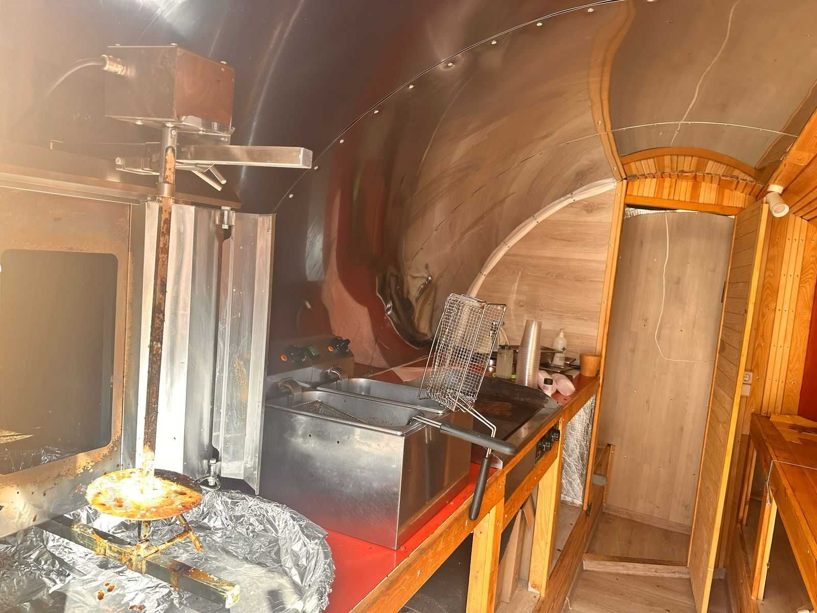 Торгівельний кіоск-причіп, фаст-фуд, фуд-трак