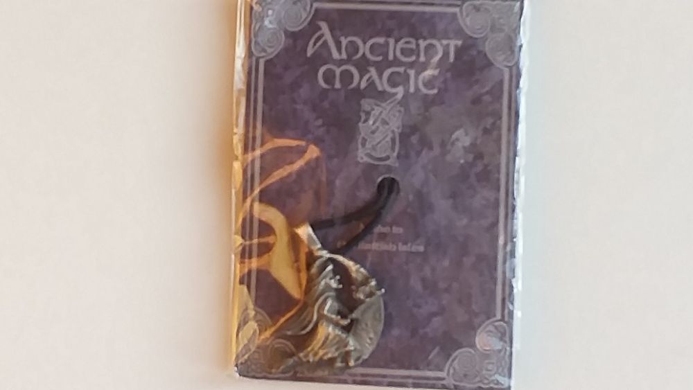 Fio / colar em metal "Ancient Magic" - Bruxa da Lua - novo