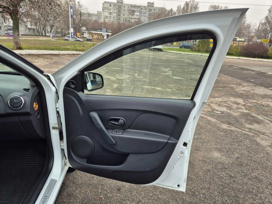 Renault Logan 2016г 1.2двигатель 114тыс км пробег