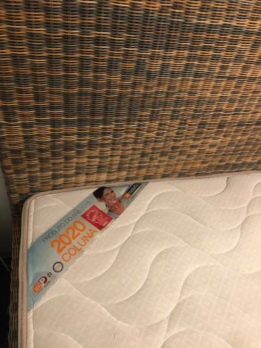 Cama Casal 200x160 com estrado, colchão, mesas de cabeceira e espelho
