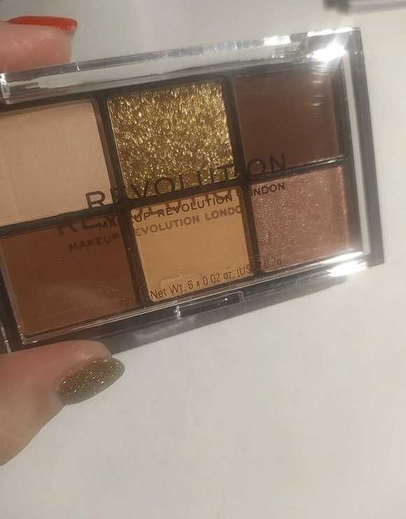 Makeup Revolution paleta cieni Velvet Rose. Shadow palette.