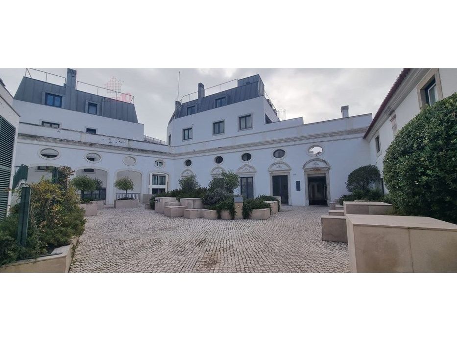 Maravilhoso T1 para arrendar no Palácio Mesquitela, no Chiado