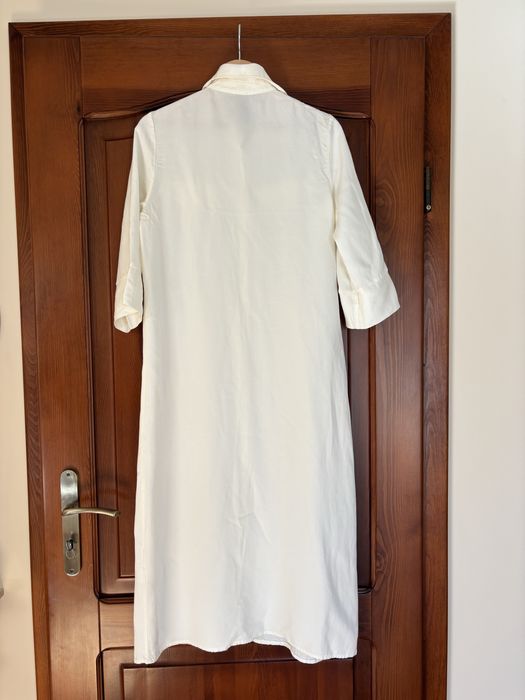 Długa kremowa koszulowa sukienka