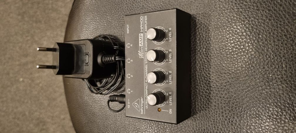 Wzmacniacz słuchawkowy HA400 Behringer + zasilacz