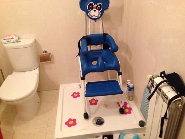 Cadeira banho para criancas com deficiencia
