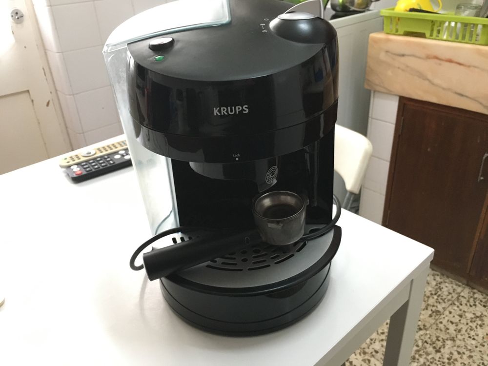 Máquina de café KRUPS FNB1 Usada