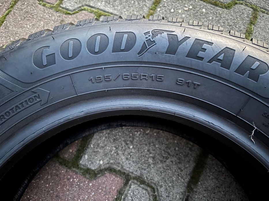 195/65R15 91T Goodyear ultraGrip 9+