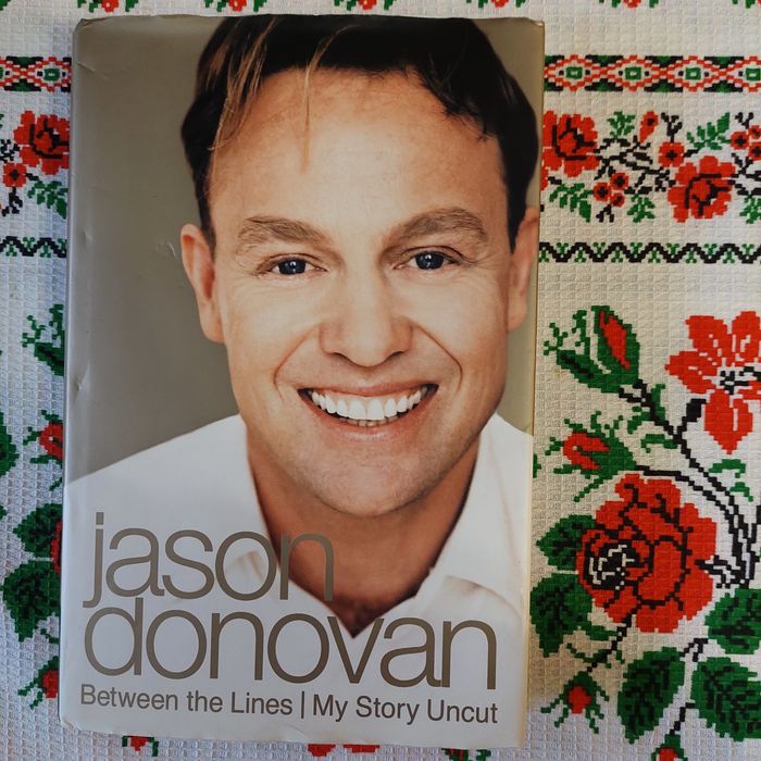 Автобіографічна книжка на англійській мові  Jason Donovan Between the