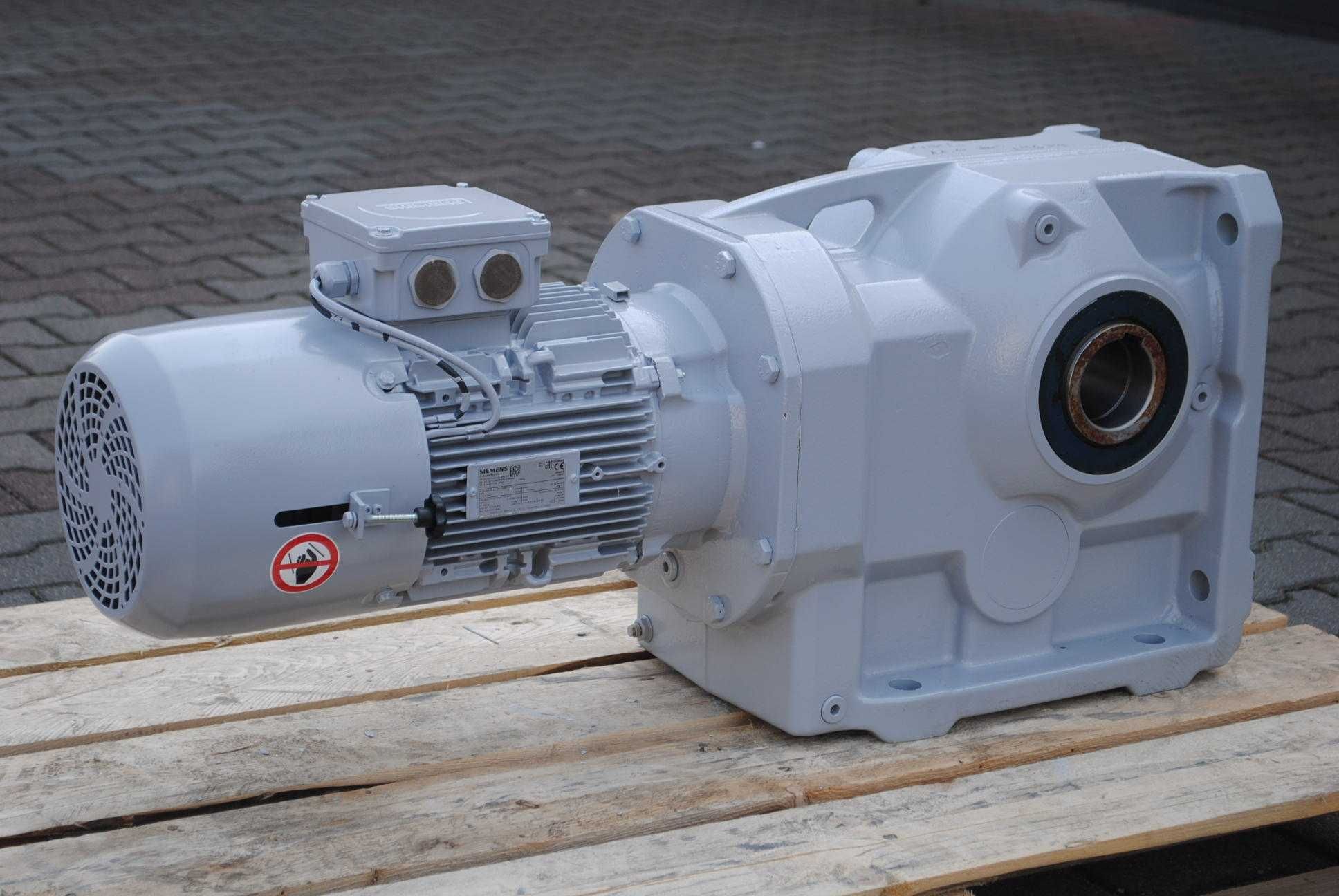 Motoreduktor kątowy 4kw. 11,4obr./min. z hamulcem. SIEMENS