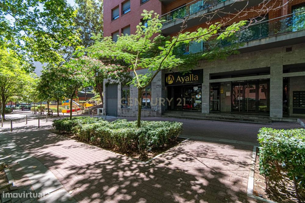 Loja para venda nas Colinas do Cruzeiro – Odivelas