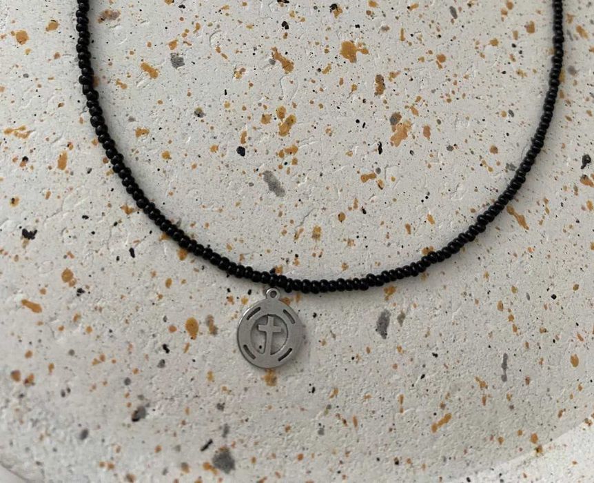 Naszyjnik z zawieszką ze stali szlachetnej z krzyżykiem