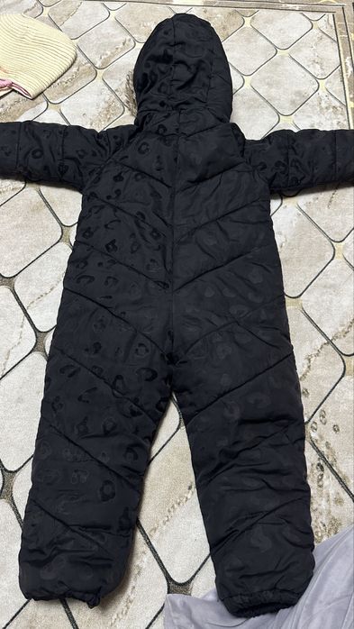 Зимовий комбінезон на дівчику