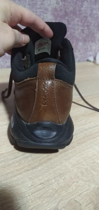 Продам кросовки з натуральной кожи!