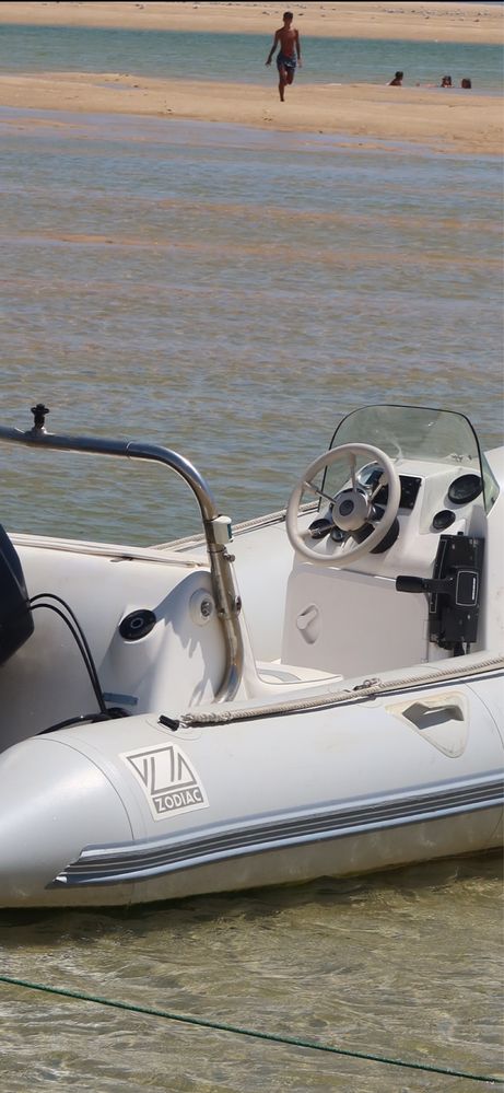 ⸻  Zodiac Semi-Rígido com Motor Mercury 90cv 2T – Excelente estado