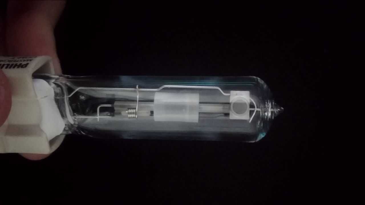 Лампа Philips MASTERColour CDM-T 70W/830