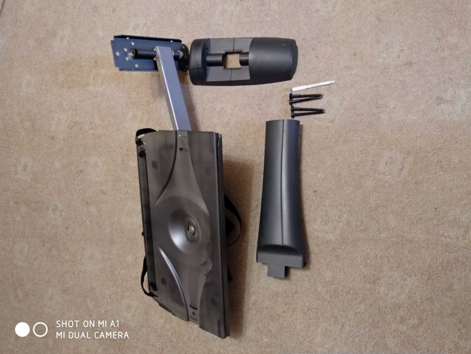 Кріплення на стіну для телевізора.