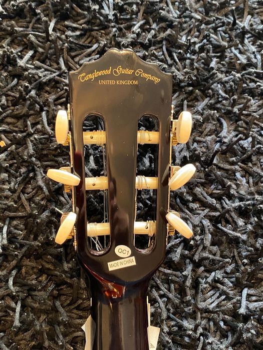 Guitarra acústica para crianças