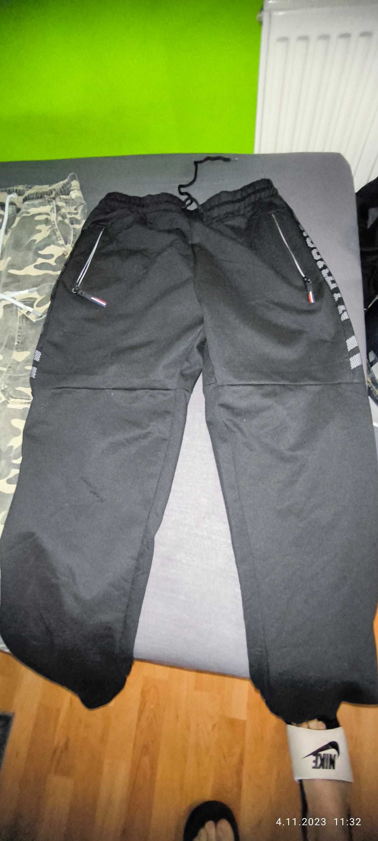 spodnie chłopięce  12-14 lat roz. M/XL dres super stan okazja