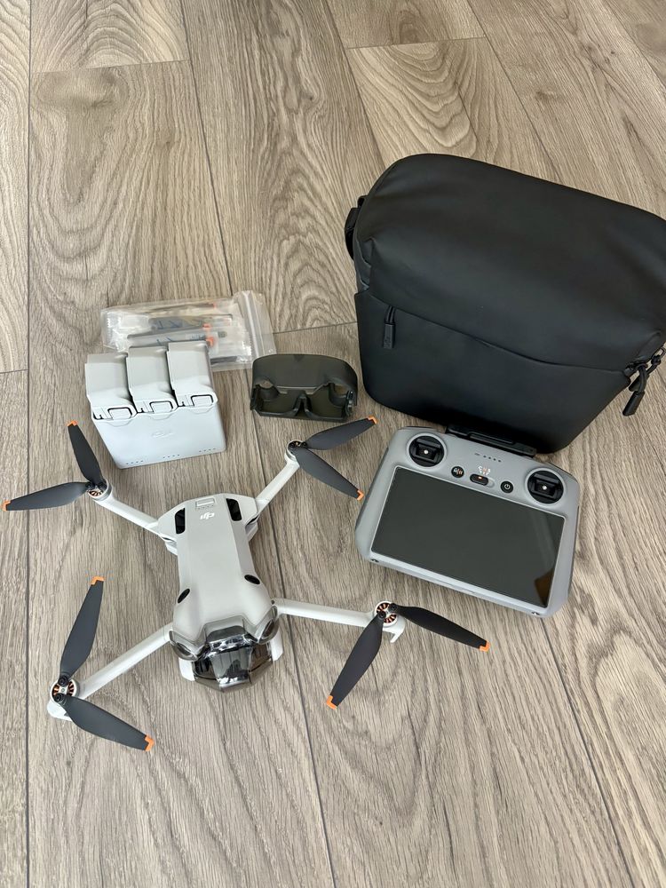 Dron DJI Mini 4 Pro Fly More Combo DJI Care Refresh gwarancja