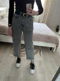 Серые джинсовые штаны