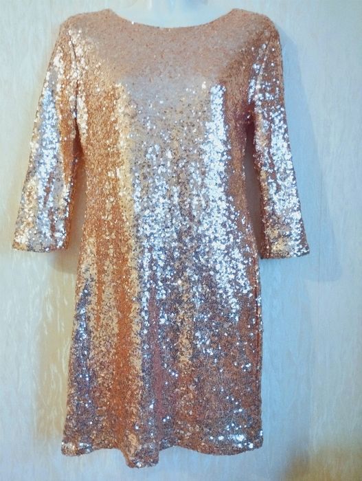 Святкова сукня з пайєтками