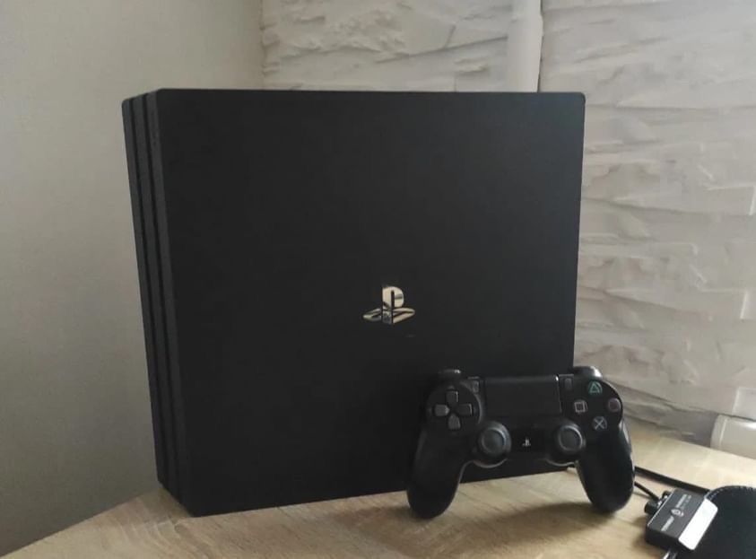 Sony Playstation 4 PRO 1Tb  Sony Playstation