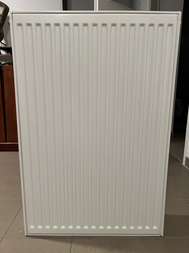 GRZEJNIK BRUGMAN trzypłytowy, dolnozasilany 600x900, po deweloperski