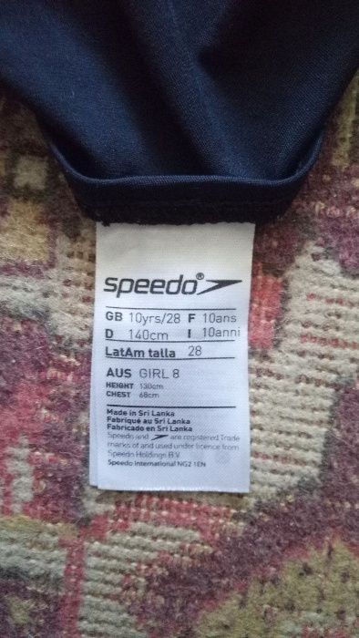 продам купальник Speedo для бассейна.