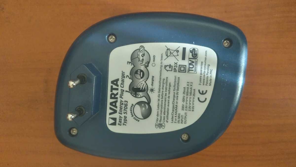 Зарядное устройство Varta Easy Energy Plug Charger Type 57063