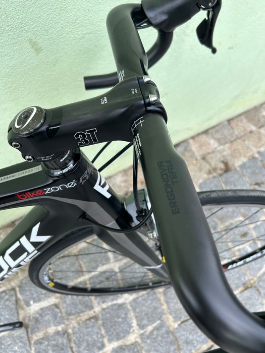 Bicicleta estrada em carbono