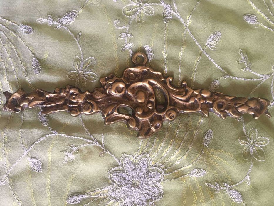 Старинные детали к мебели двери и др.