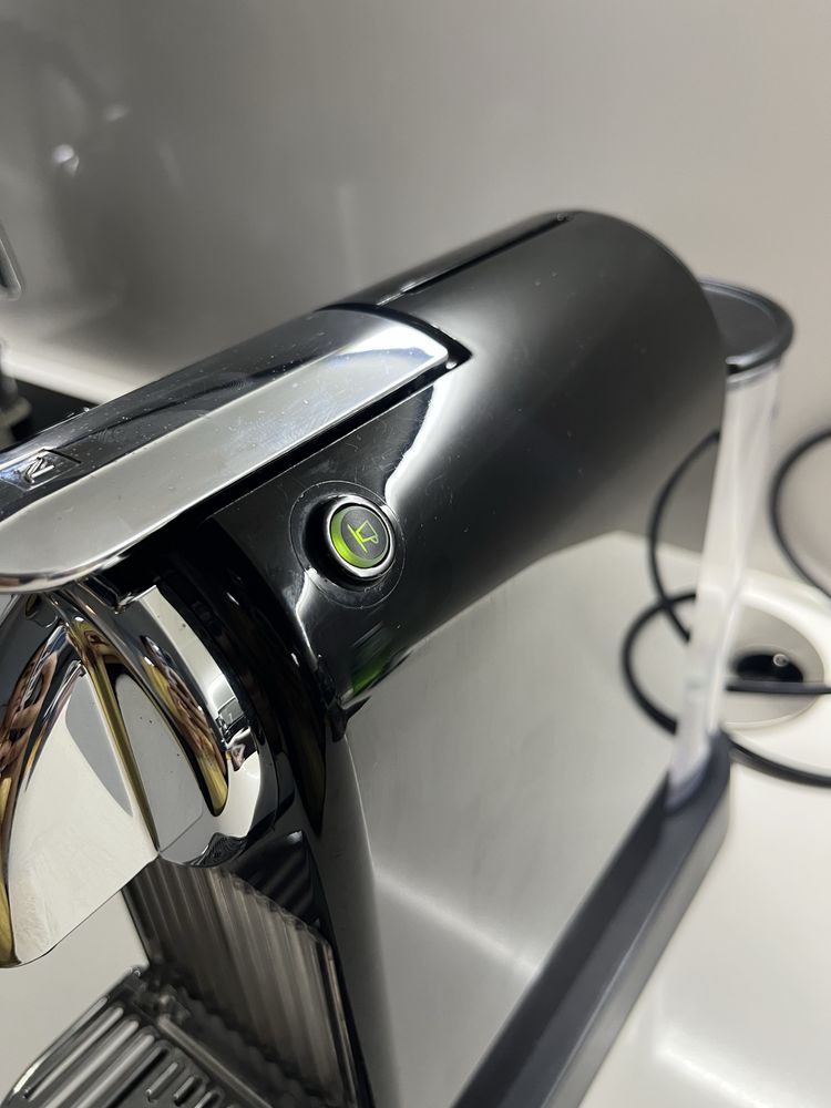 Máquina de café Nespresso Delongui