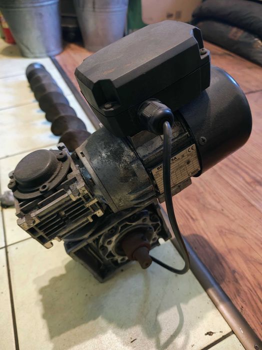 Silnik BESEL SEMKh 63-4A2 0,09 kW do pieca / kotła + ślimak