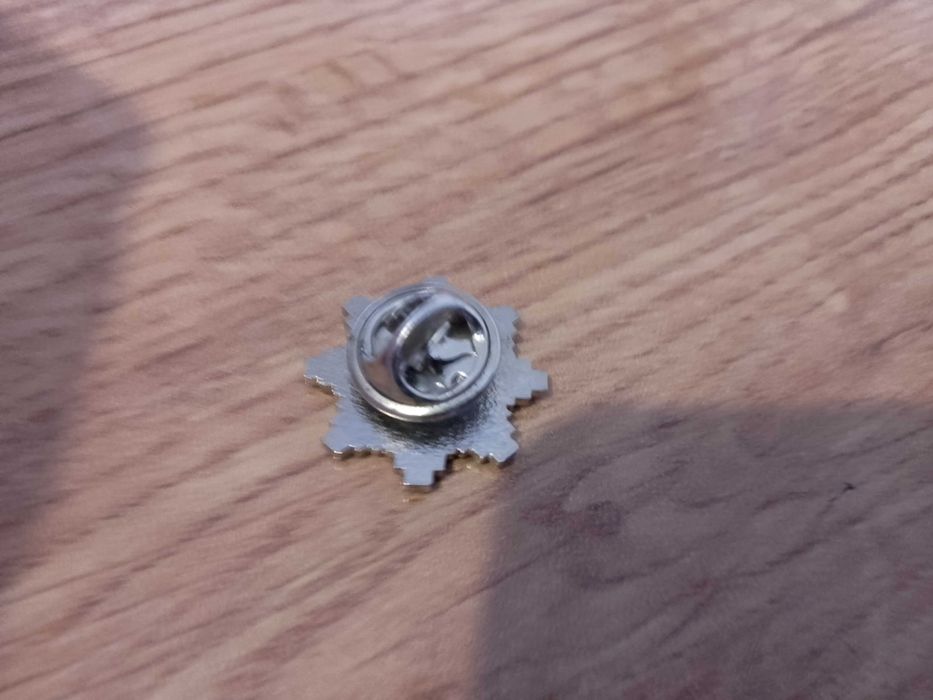 stara przypinka  wpinka odznaka policja