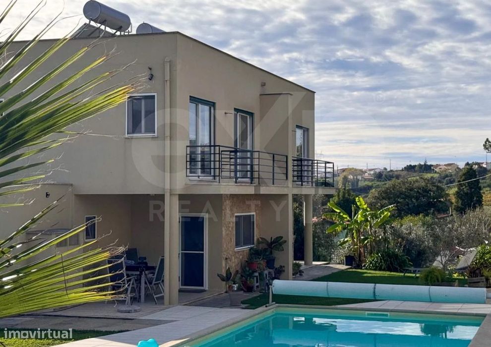 Propriedade excecional com 2 casas + Estúdio com piscina e vista deslu