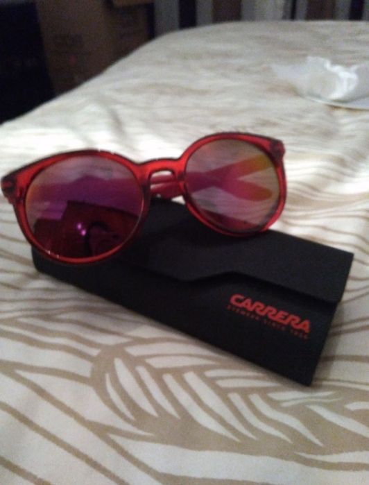 Óculos de sol para senhora marca CARRERA a estrear com estojo 

Posso
